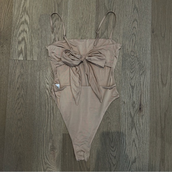 Tiger Mist Nude Bodysuit with bow in the back - Picture 3 of 3